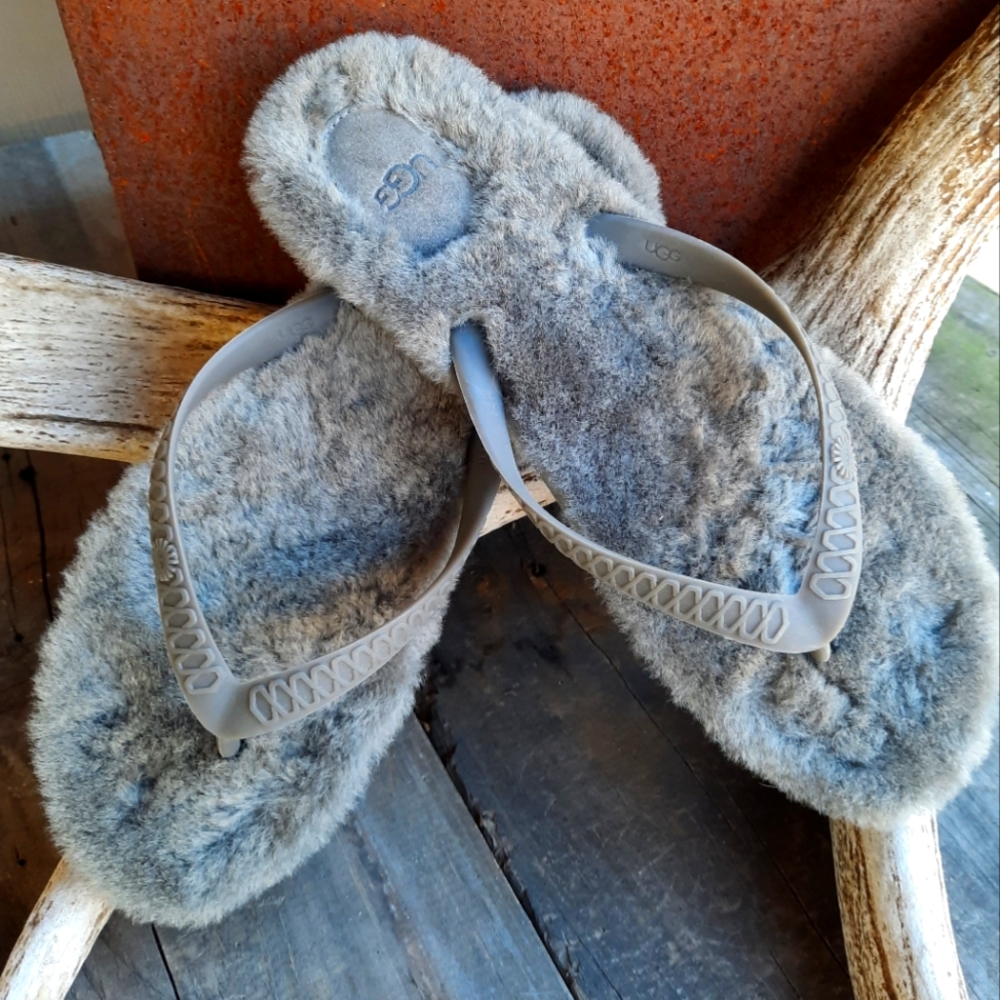 UGG Fluffie flip flops